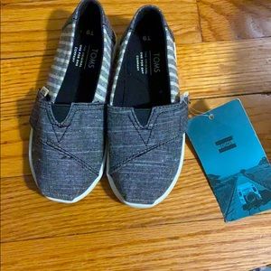 Toddler Toms NWT